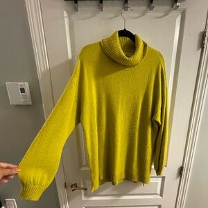 Loose turtleneck sweater with balloon arms